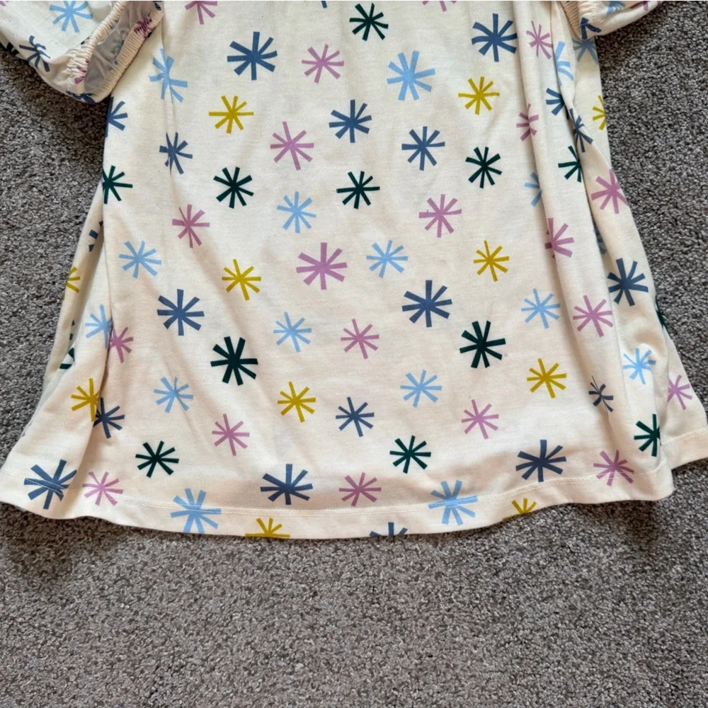 Hanna Andersson Holiday Print Nightgown in Colorful Snowflakes on Ecru Size 10